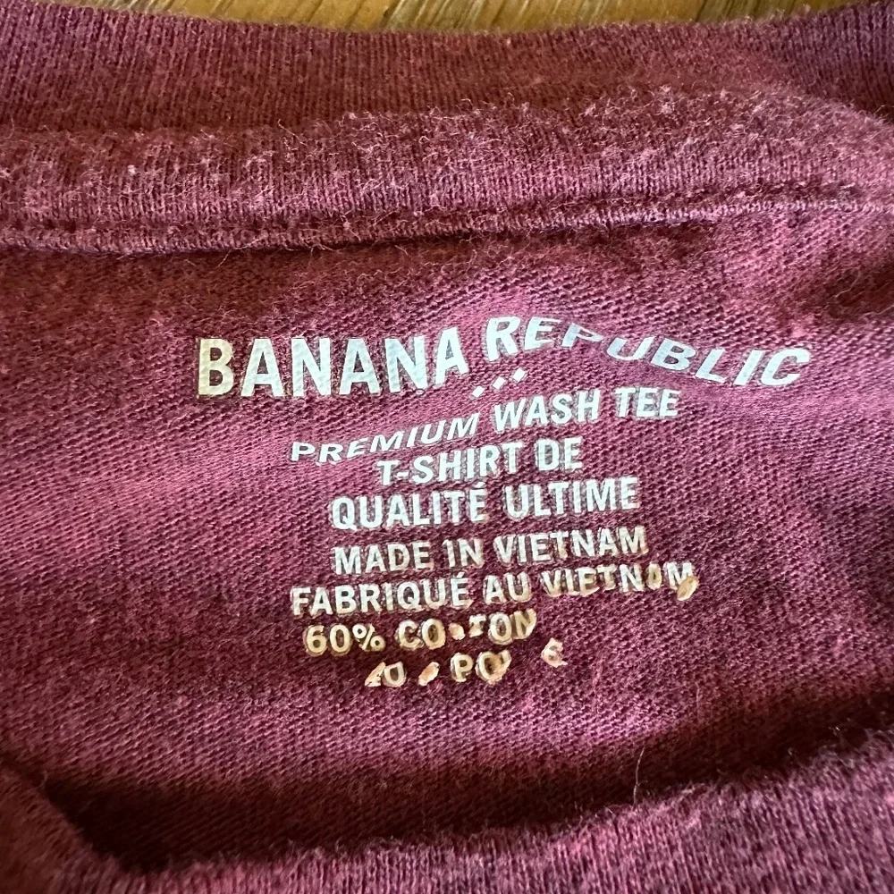 Banana Republic Premium Wash Tee – Burgundy – Men’s Size M